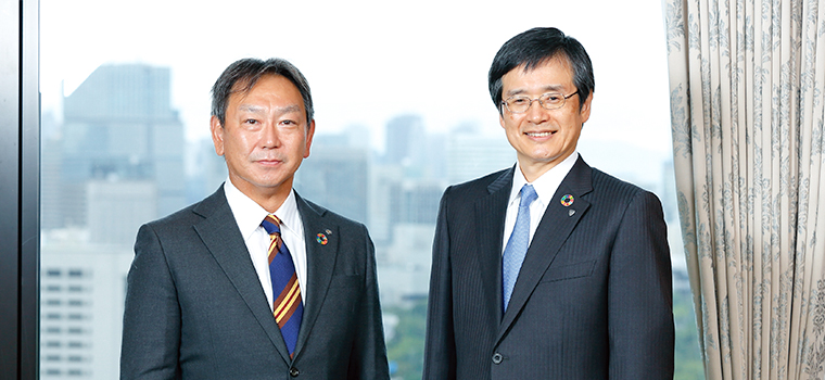 Right: Seiji Inagaki, President and Representative Director (CEO) of Dai-Ichi Life Holdings, Inc. Left: Hiroyasu Koike, President and CEO of Nomura Asset Management Co., Ltd.