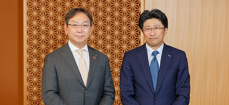 Right: Masahiro Kihara, Member of the Board of Directors and President & Group CEO of Mizuho Financial Group, Inc. Left: Hiroyasu Koike, President and CEO of Nomura Asset Management Co., Ltd.