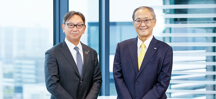 Right: Jun Ohta, Director President and Group CEO of Sumitomo Mitsui Financial Group, Inc. Left: Hiroyasu Koike, President and CEO of Nomura Asset Management Co., Ltd.