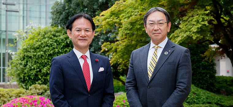 Left: Ryohei Yanagi, Visiting Professor with Waseda University Graduate School of Accounting Right: Hiroyasu Koike, President and CEO of Nomura Asset Management Co., Ltd.