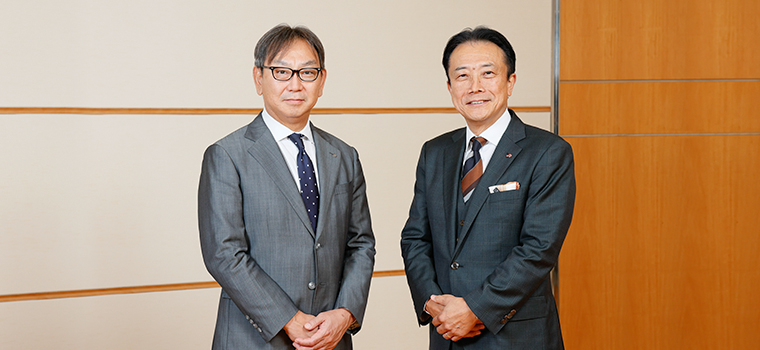 Right: Taro Fujie, President & Chief Executive Officer of Ajinomoto Co., Inc. Left: Hiroyasu Koike, President and CEO of Nomura Asset Management Co., Ltd.