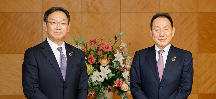 Right: Keiichi Yoshii, President and CEO of Daiwa House Industry Co., Ltd. Left: Hiroyasu Koike, President and CEO of Nomura Asset Management Co., Ltd.