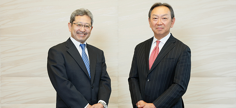 Left: Mr. Manabu Chikumoto, Representative Corporate Executive Officer, President and CEO, Mitsubishi Chemical Group Corporation Right: Hiroyasu Koike, President and CEO, Nomura Asset Management Co., Ltd.
