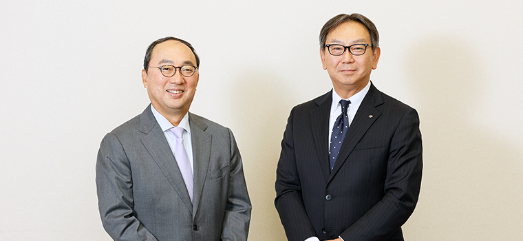 Left: Kei Uruma, President & CEO of Mitsubishi Electric Corporation. Right: Hiroyasu Koike, President & CEO of Nomura Asset Management Co., Ltd.
