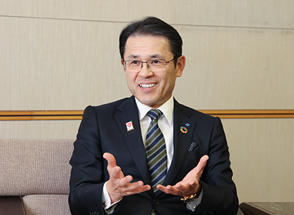 Satoru Yamamoto, President and CEO, Representative Director, Sumitomo Rubber Industries, Ltd. (Sumitomo Rubber Industries)