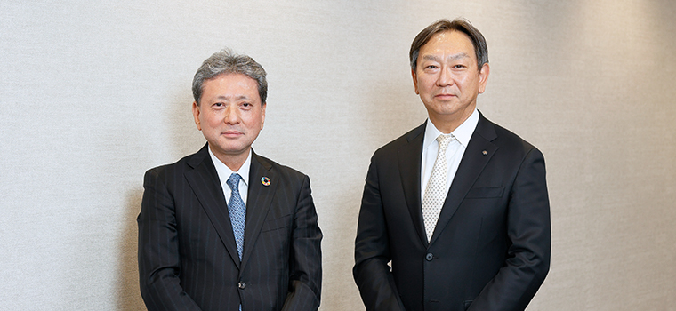 Left: Masataka Yamaishi, Chairman & CEO, Chairman of the Board of The Yokohama Rubber Co., Ltd. Right: Hiroyasu Koike, President and CEO of Nomura Asset Management Co., Ltd.